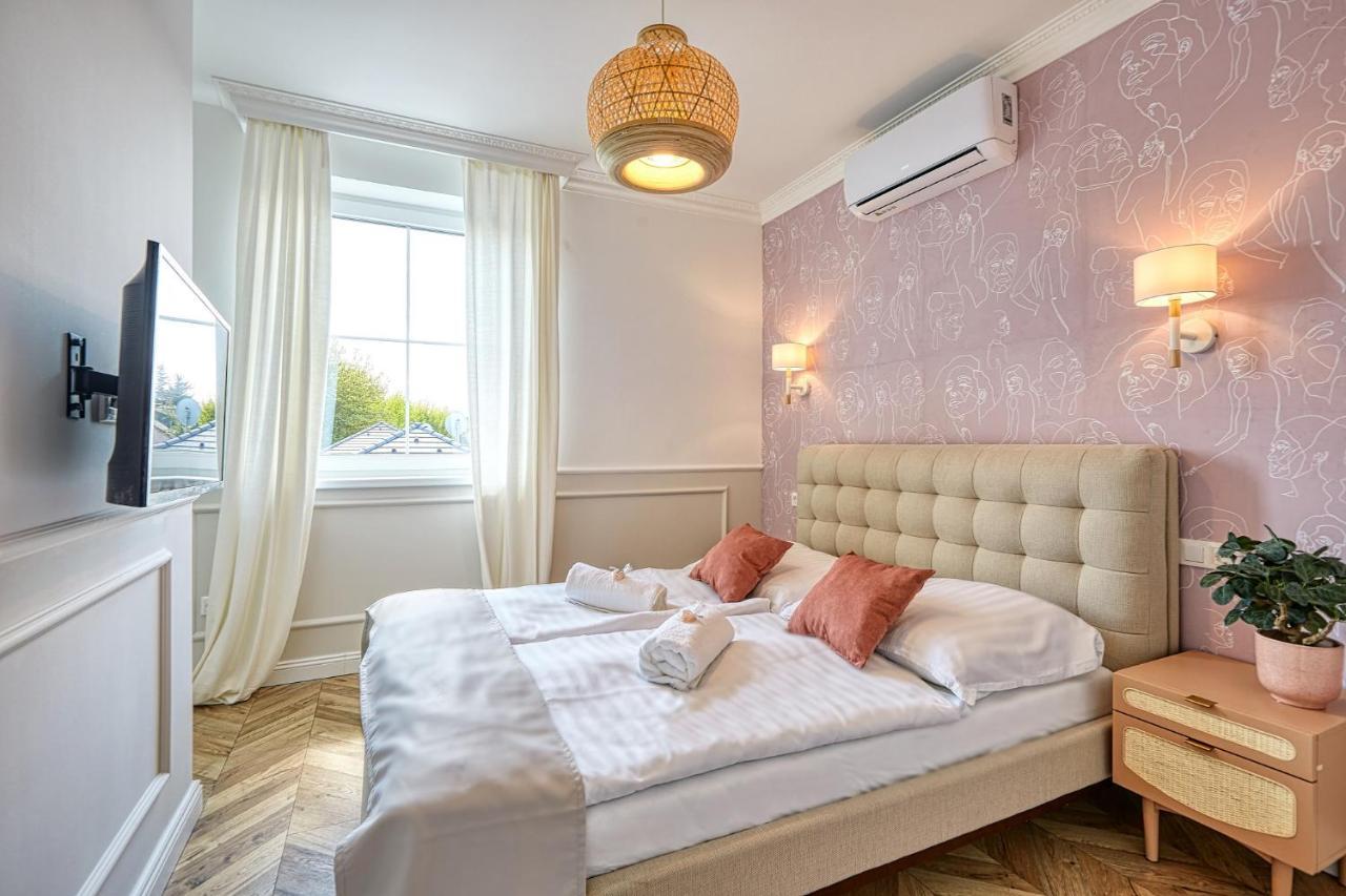 The Doors Luxury Apartment Mosonmagyaróvár Buitenkant foto