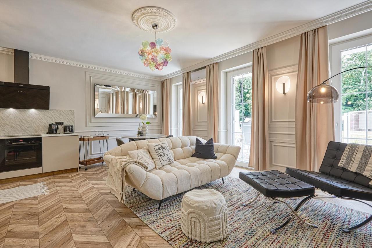 The Doors Luxury Apartment Mosonmagyaróvár Buitenkant foto