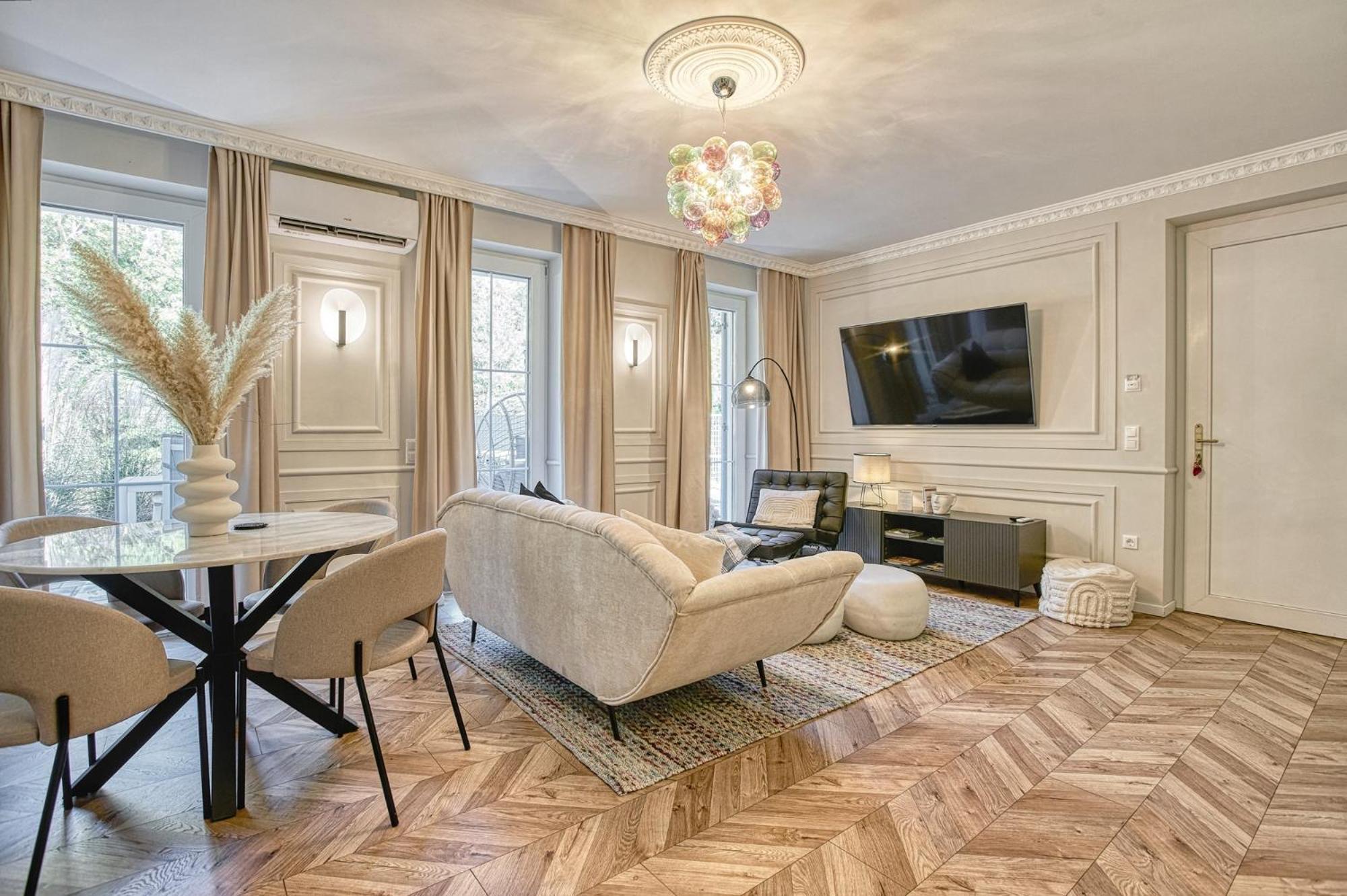 The Doors Luxury Apartment Mosonmagyaróvár Buitenkant foto