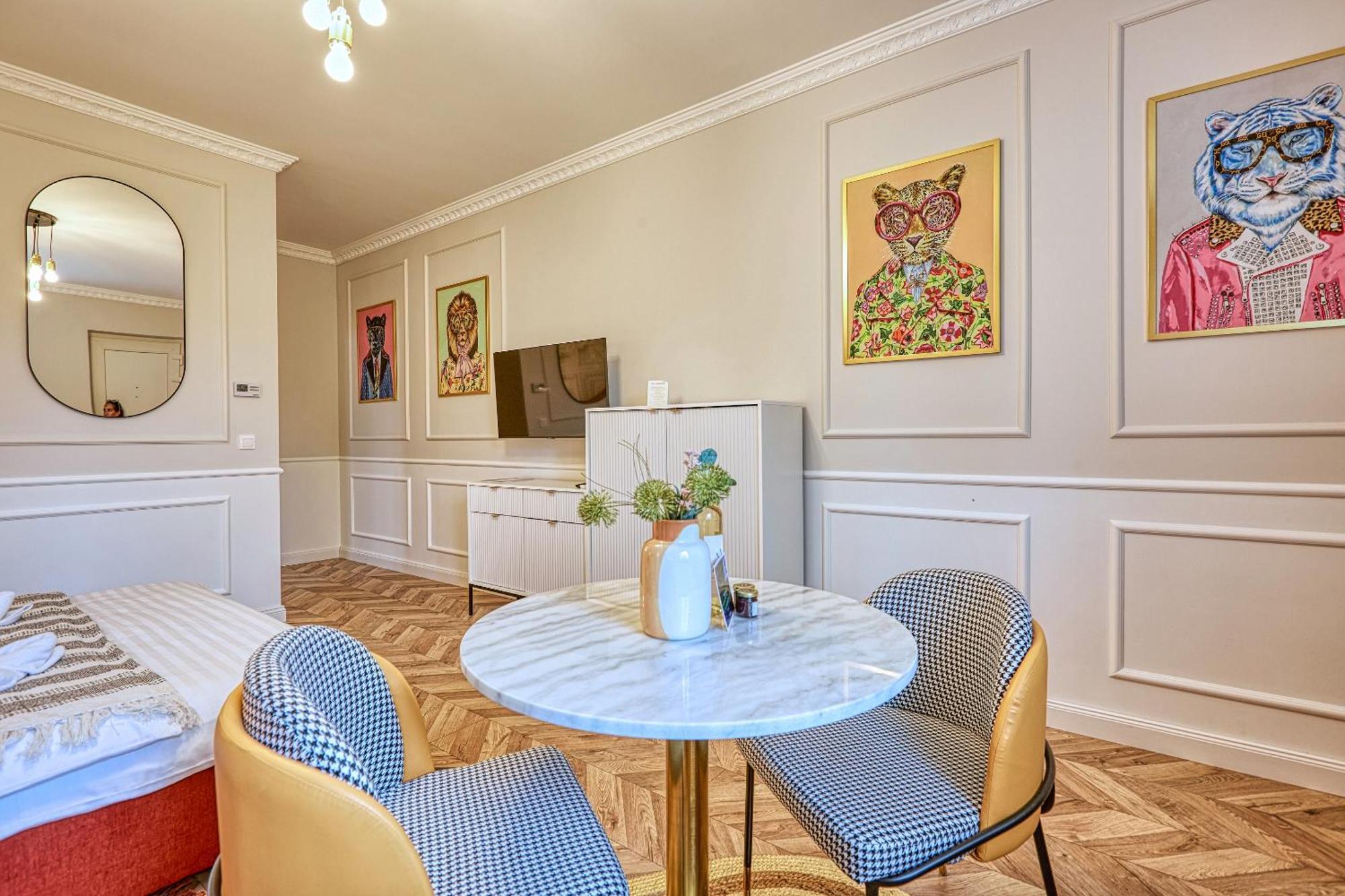 The Doors Luxury Apartment Mosonmagyaróvár Buitenkant foto