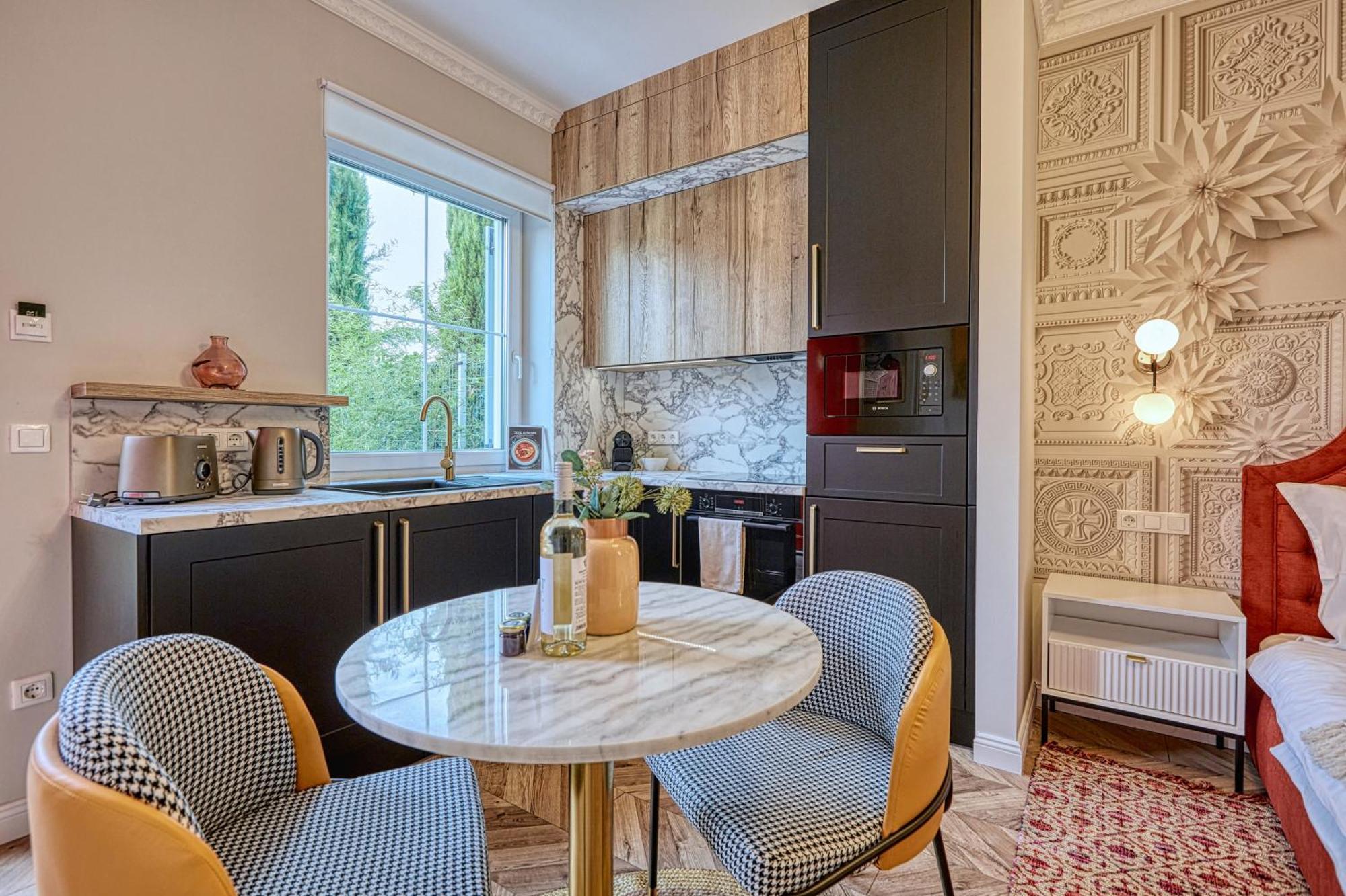 The Doors Luxury Apartment Mosonmagyaróvár Buitenkant foto