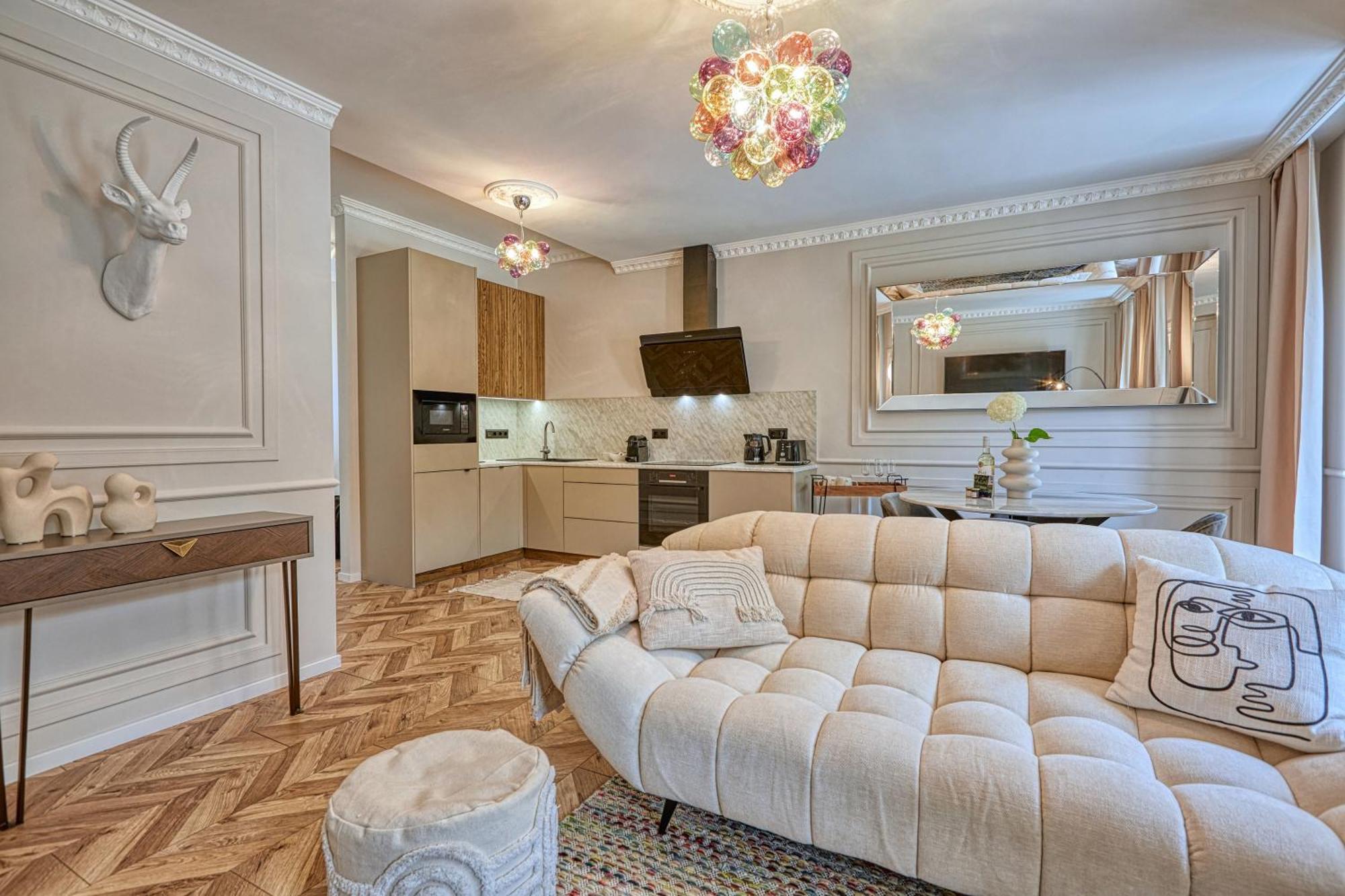 The Doors Luxury Apartment Mosonmagyaróvár Buitenkant foto